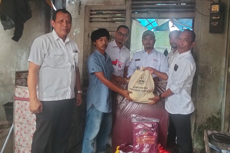 IRFAN WARGA RW. 03 LEBAK SAMBEL DAPAT BANTUAN