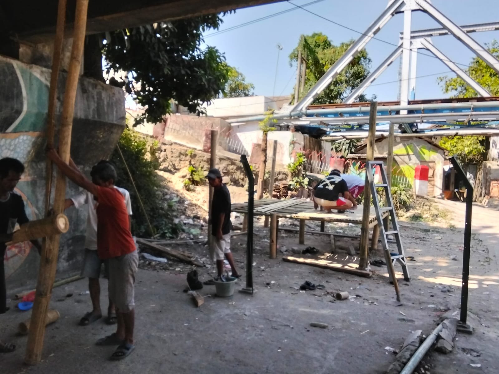 WARGA RW 03 KAMPUNG LEBAK SAMBEL BANGUN POSKAMLING, PERKUAT KEAMANAN DAN KEBERSAMAAN WARGA